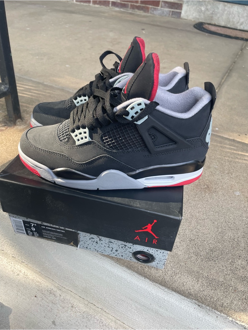 Jordan retro 4 sneakers in Black, Red and Gray